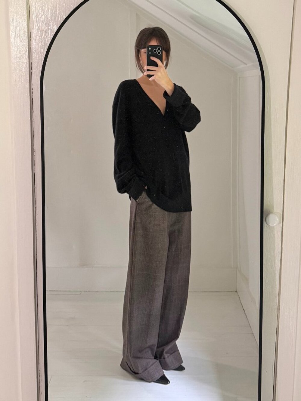 Toteme Cashmere V-Neck Knit Sweater in Black Size M Retail $750